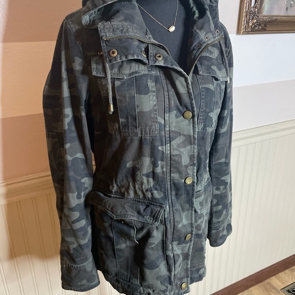 Lucky Brand Women's Green Camouflage Utility Jacket - Picture 5 of 13